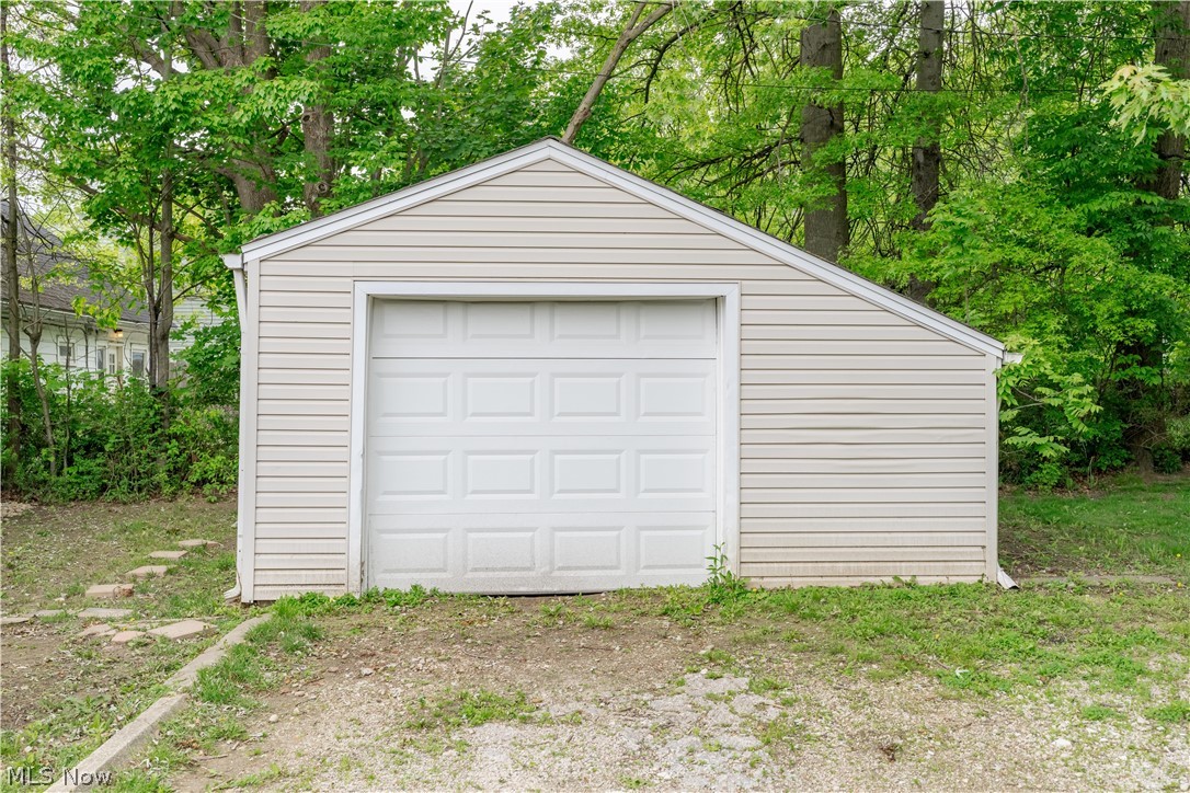 2100 Delmore Street Cuyahoga Falls OH 44221