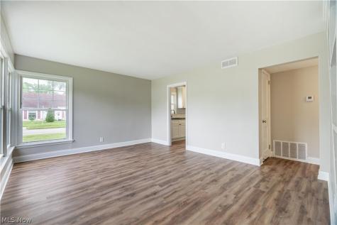 2100 Delmore Street Cuyahoga Falls OH 44221
