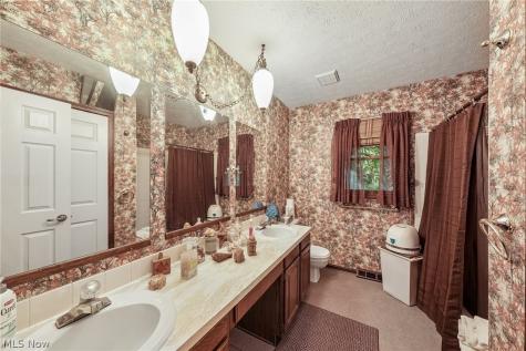 4188 Idlebrook Drive Akron OH 44333