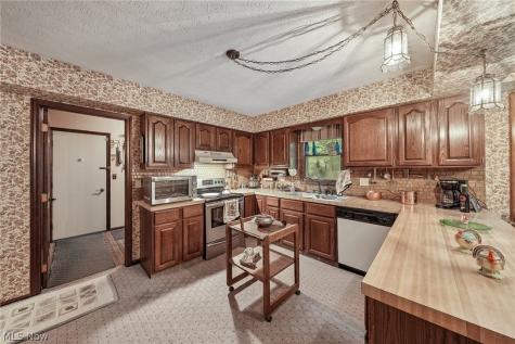 4188 Idlebrook Drive Akron OH 44333