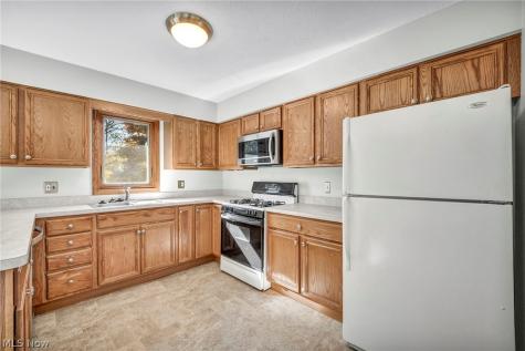 4081 Clearwater Drive Parma OH 44134