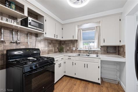 3299 Winthrop Drive Parma OH 44134