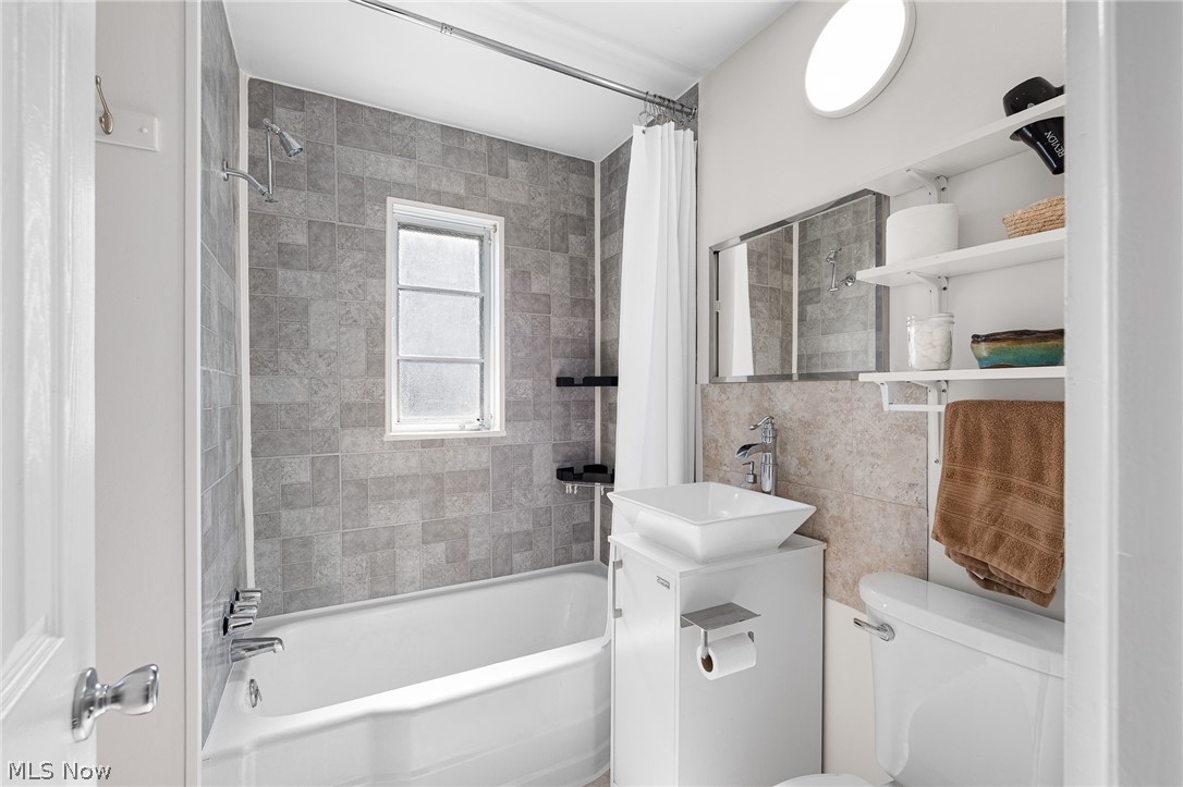 3299 Winthrop Drive Parma OH 44134