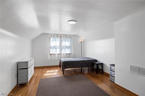 3299 Winthrop Drive Parma OH 44134