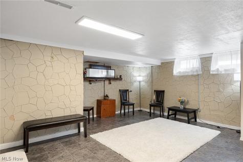 3299 Winthrop Drive Parma OH 44134