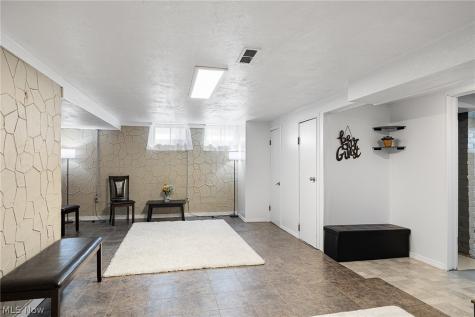 3299 Winthrop Drive Parma OH 44134
