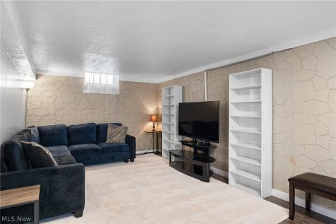 3299 Winthrop Drive Parma OH 44134