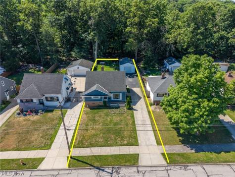 3299 Winthrop Drive Parma OH 44134