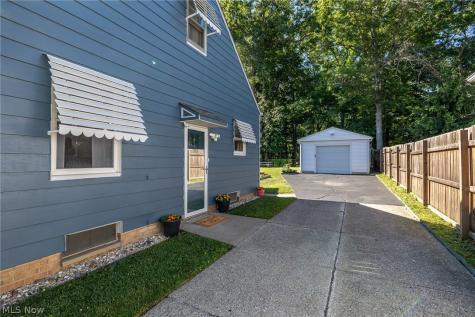 3299 Winthrop Drive Parma OH 44134