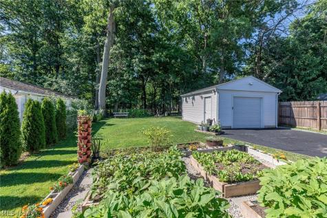 3299 Winthrop Drive Parma OH 44134
