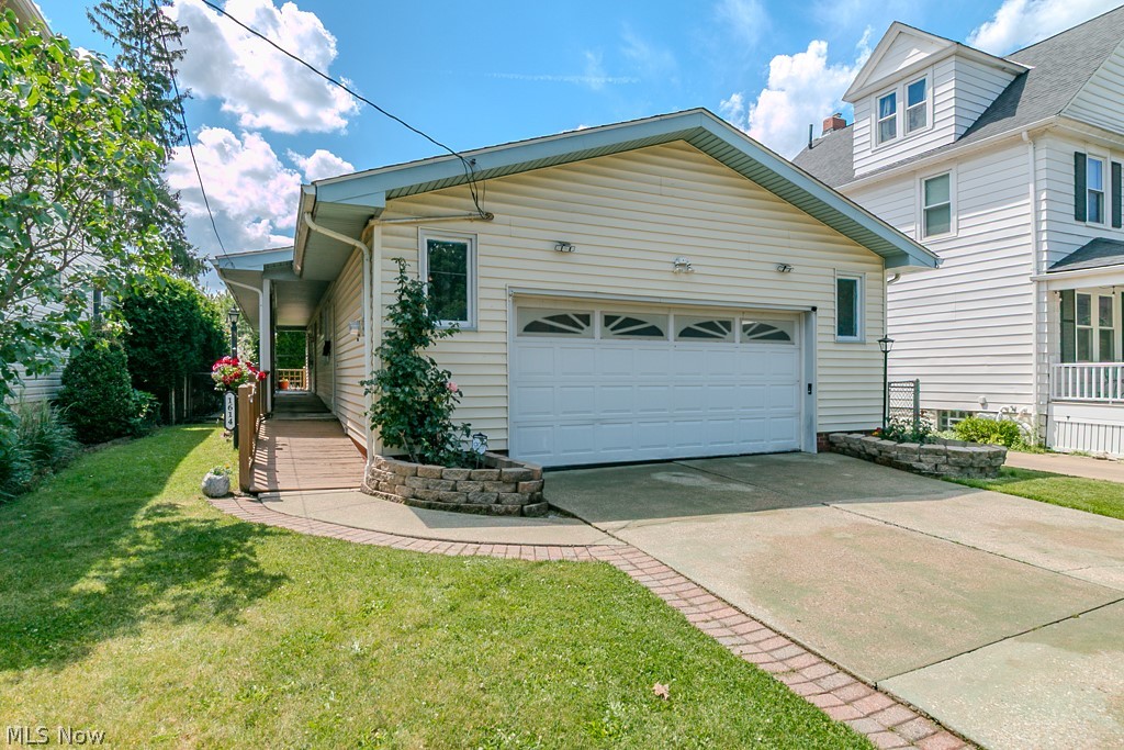 1614 Rosewood Avenue Lakewood OH 44107