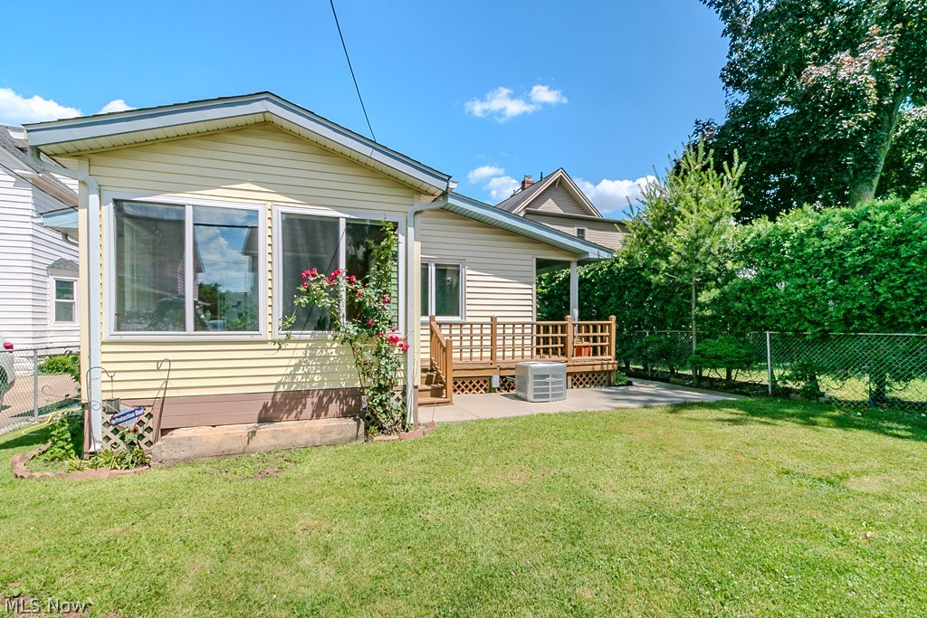 1614 Rosewood Avenue Lakewood OH 44107