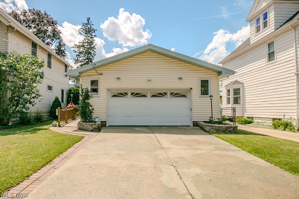 1614 Rosewood Avenue Lakewood OH 44107