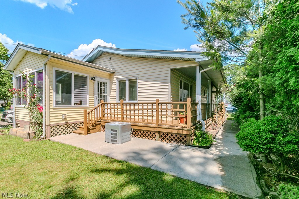 1614 Rosewood Avenue Lakewood OH 44107