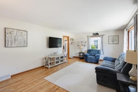 1215 Lincoln Avenue Cuyahoga Falls OH 44223