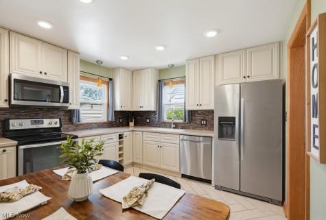 1215 Lincoln Avenue Cuyahoga Falls OH 44223