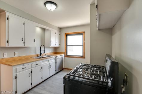 8514 Deerfield Drive Parma OH 44129