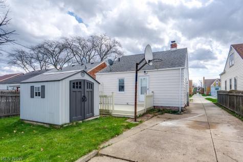 8514 Deerfield Drive Parma OH 44129