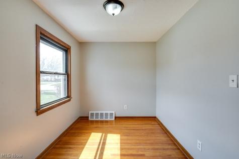 8514 Deerfield Drive Parma OH 44129