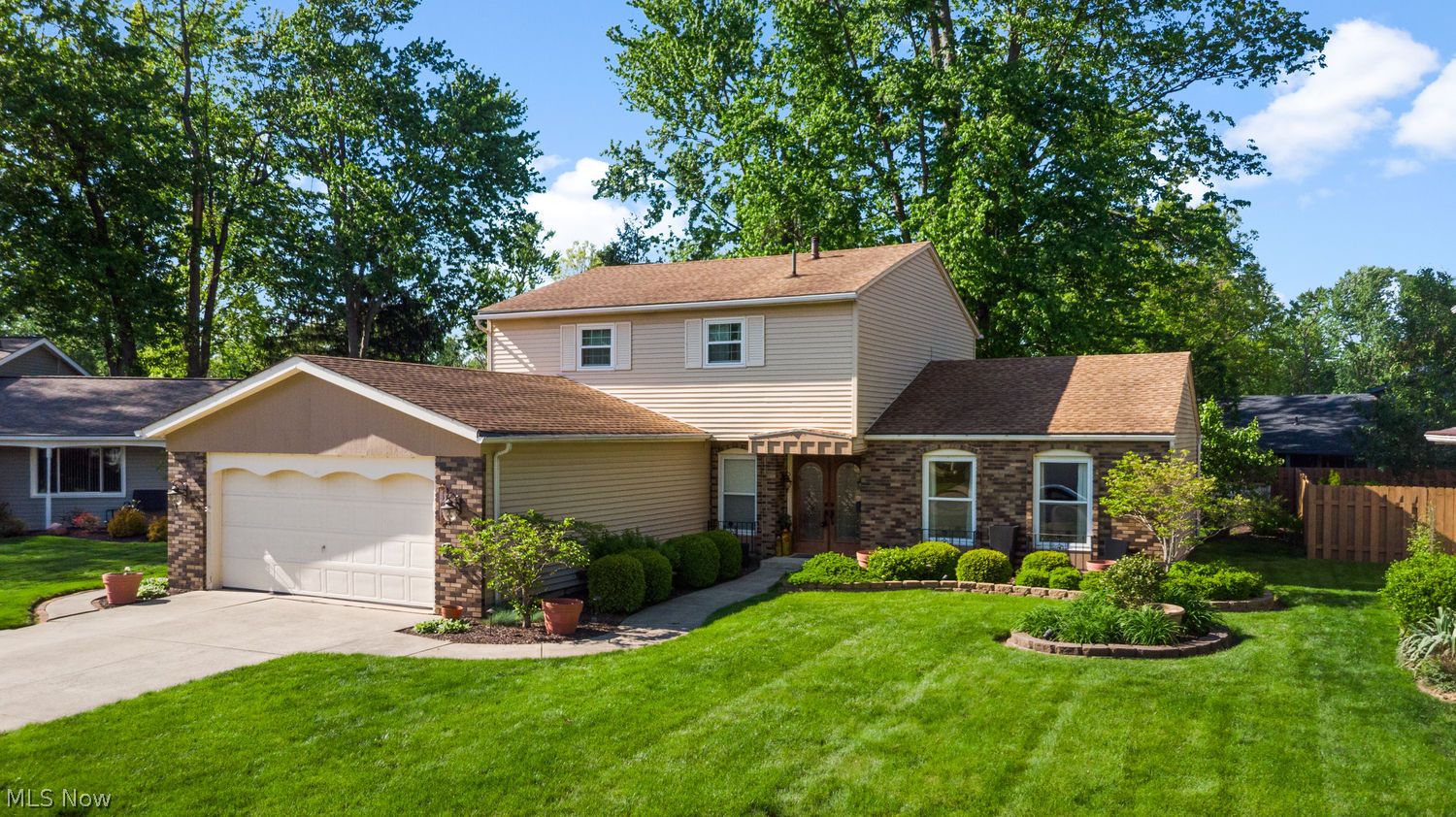 126 Wilshire Court Elyria OH 44035