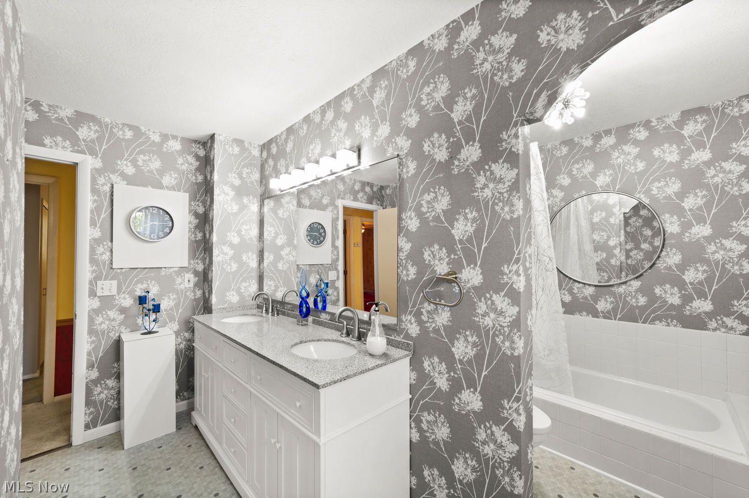 126 Wilshire Court Elyria OH 44035