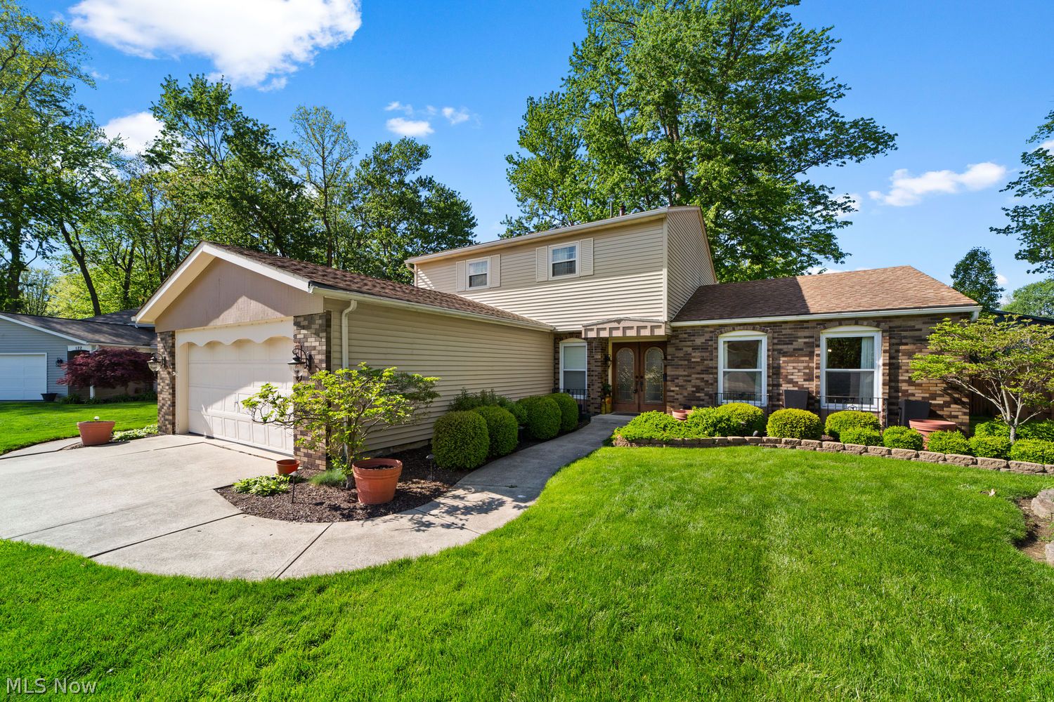 126 Wilshire Court Elyria OH 44035