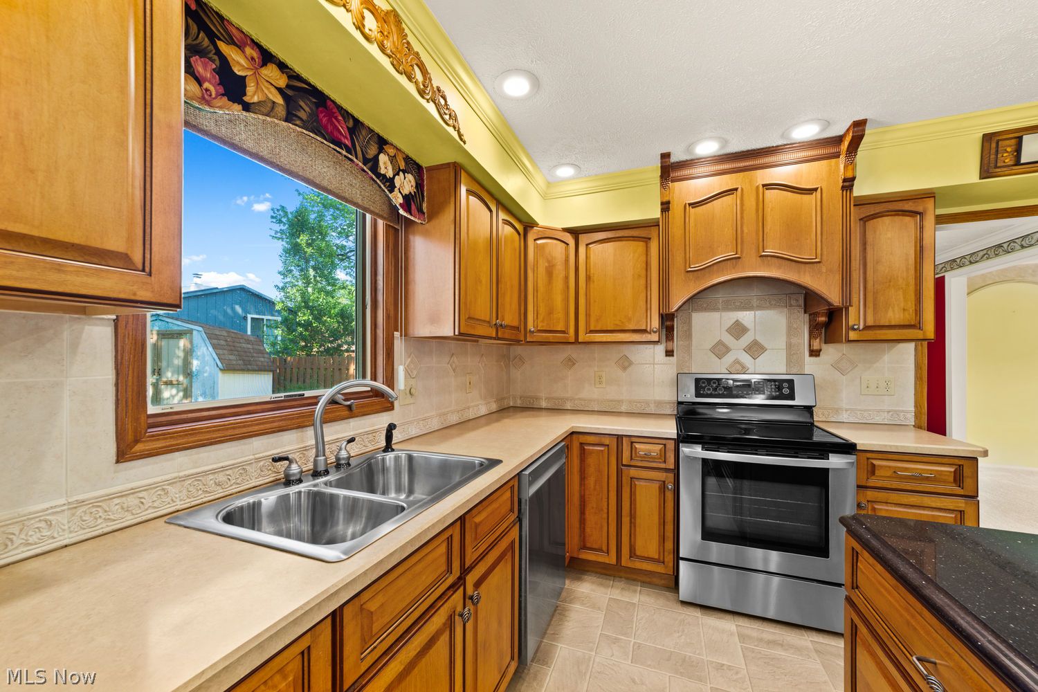 126 Wilshire Court Elyria OH 44035