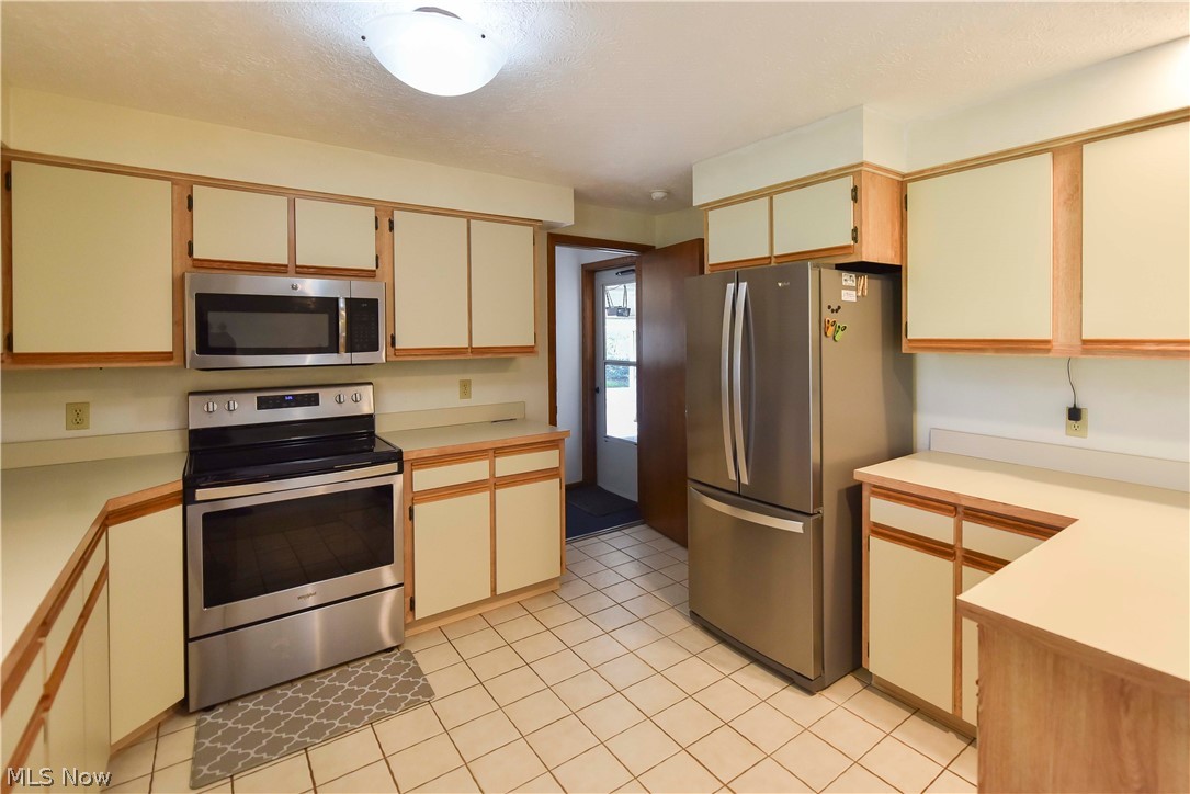 13530 Amodio Avenue NW Uniontown OH 44685