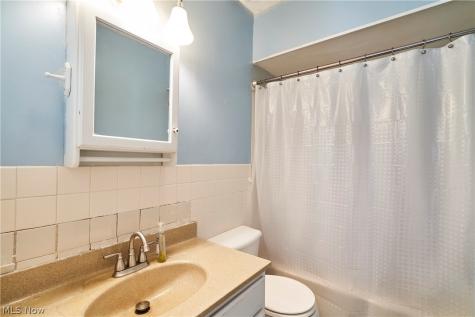 7091 Akron Avenue NW New Franklin OH 44614
