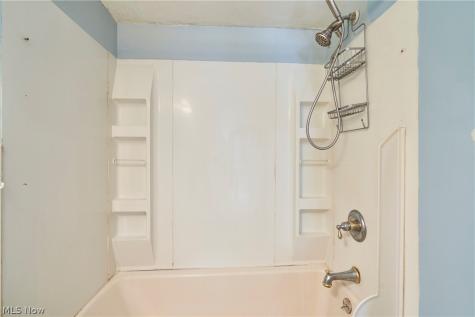 7091 Akron Avenue NW New Franklin OH 44614