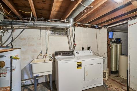 7091 Akron Avenue NW New Franklin OH 44614