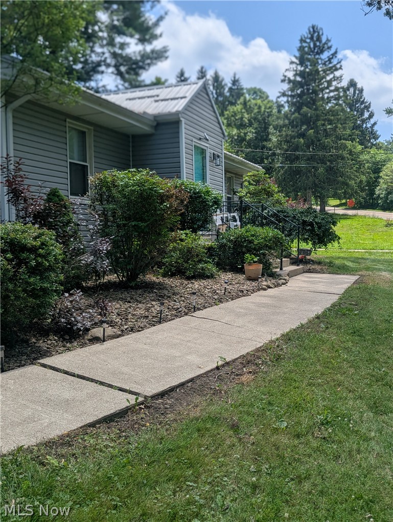 7091 Akron Avenue NW New Franklin OH 44614