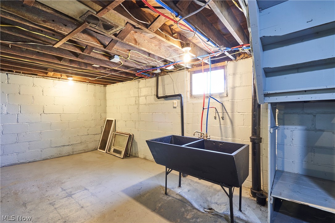1102 Diagonal Road Akron OH 44320