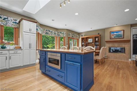 1250 Woodsview Drive Akron OH 44313