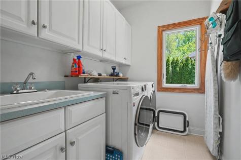 1250 Woodsview Drive Akron OH 44313
