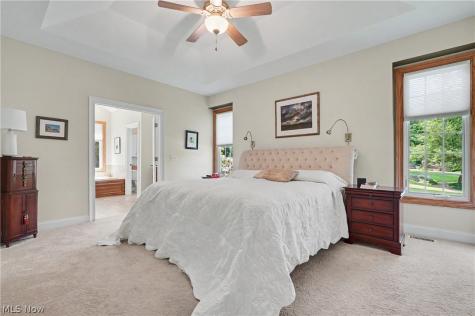 1250 Woodsview Drive Akron OH 44313