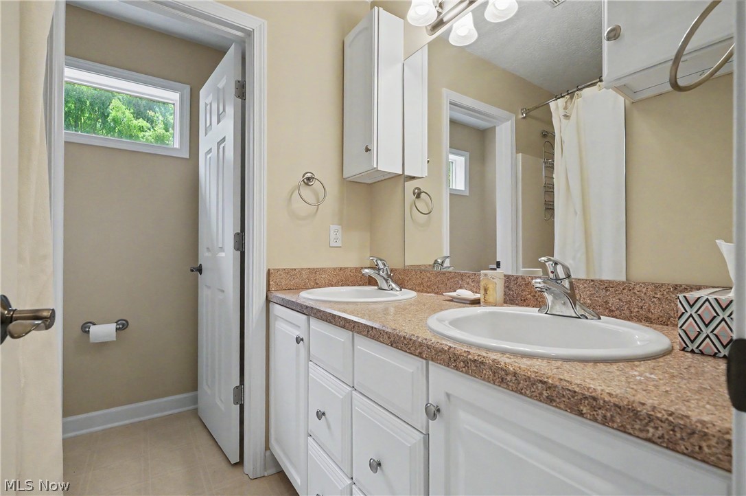 1250 Woodsview Drive Akron OH 44313