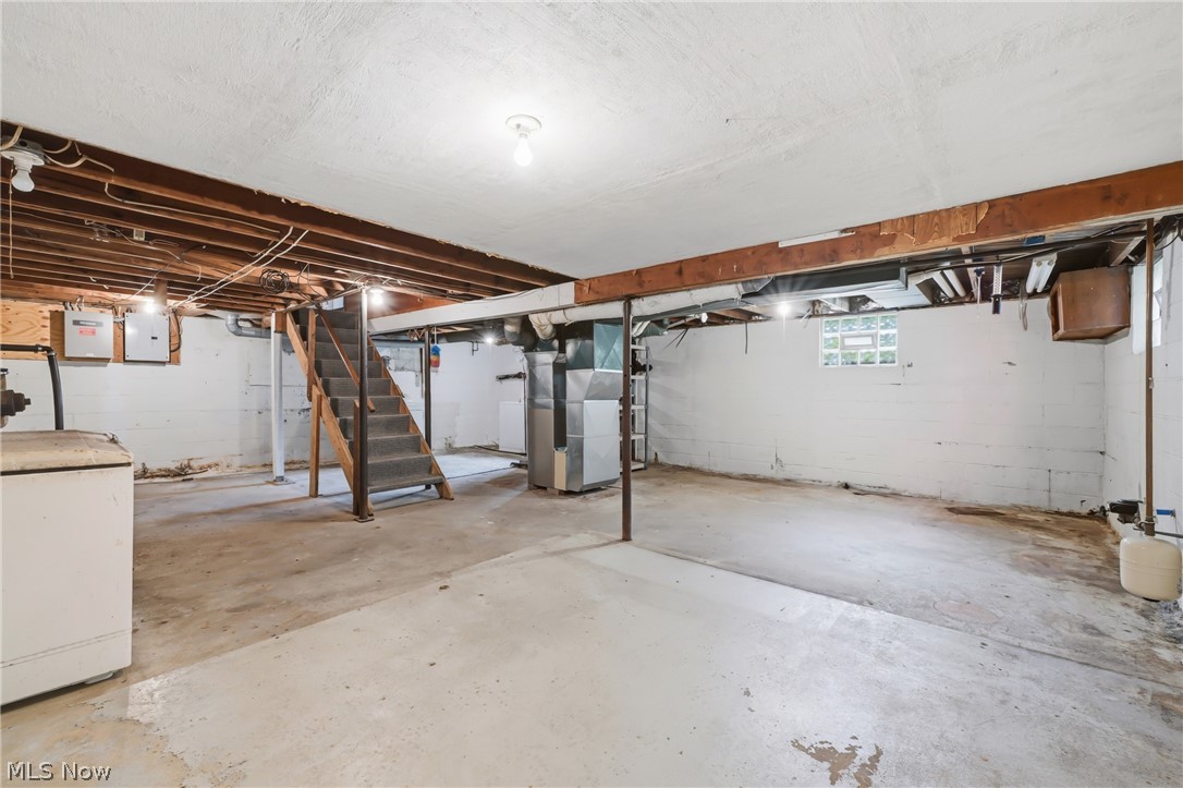 698 Braceville Robinson Road NW Newton Falls OH 44444