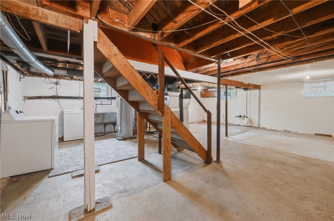 698 Braceville Robinson Road NW Newton Falls OH 44444