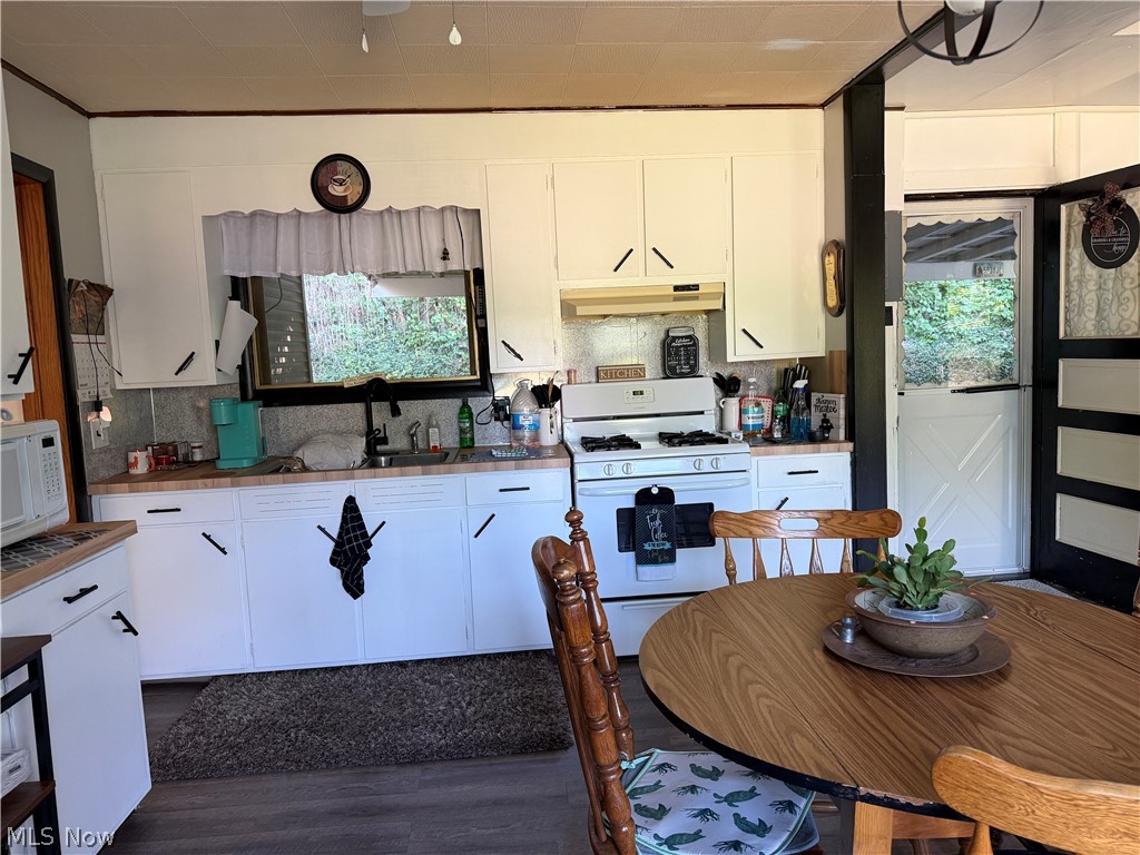 105 School Street Killbuck OH 44637