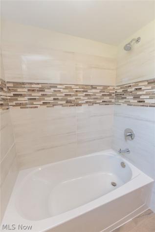 6004 Twin Lakes Drive Parma OH 44129