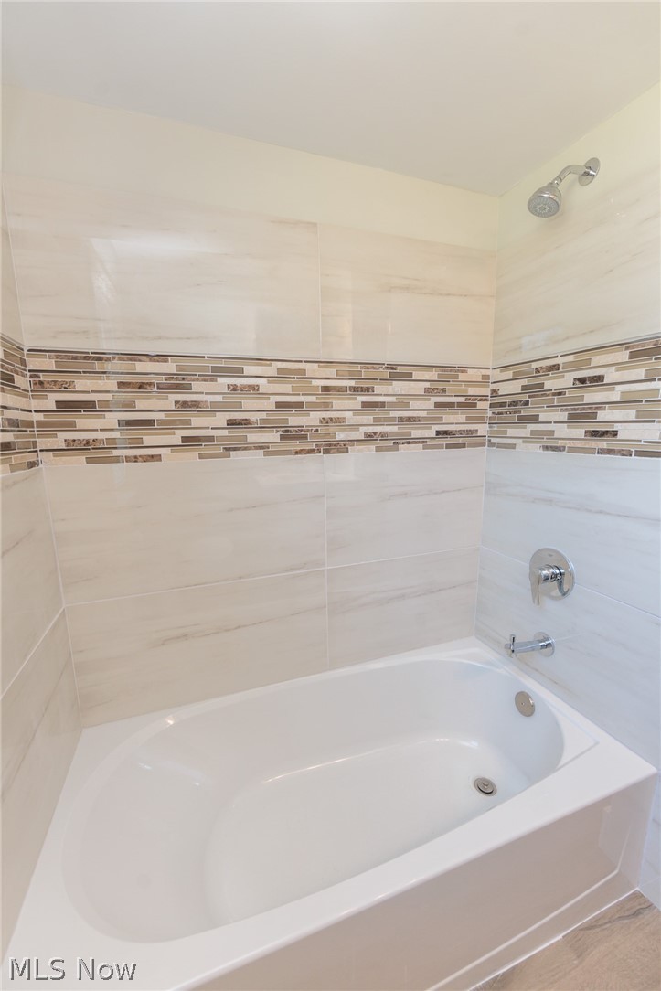 6004 Twin Lakes Drive Parma OH 44129