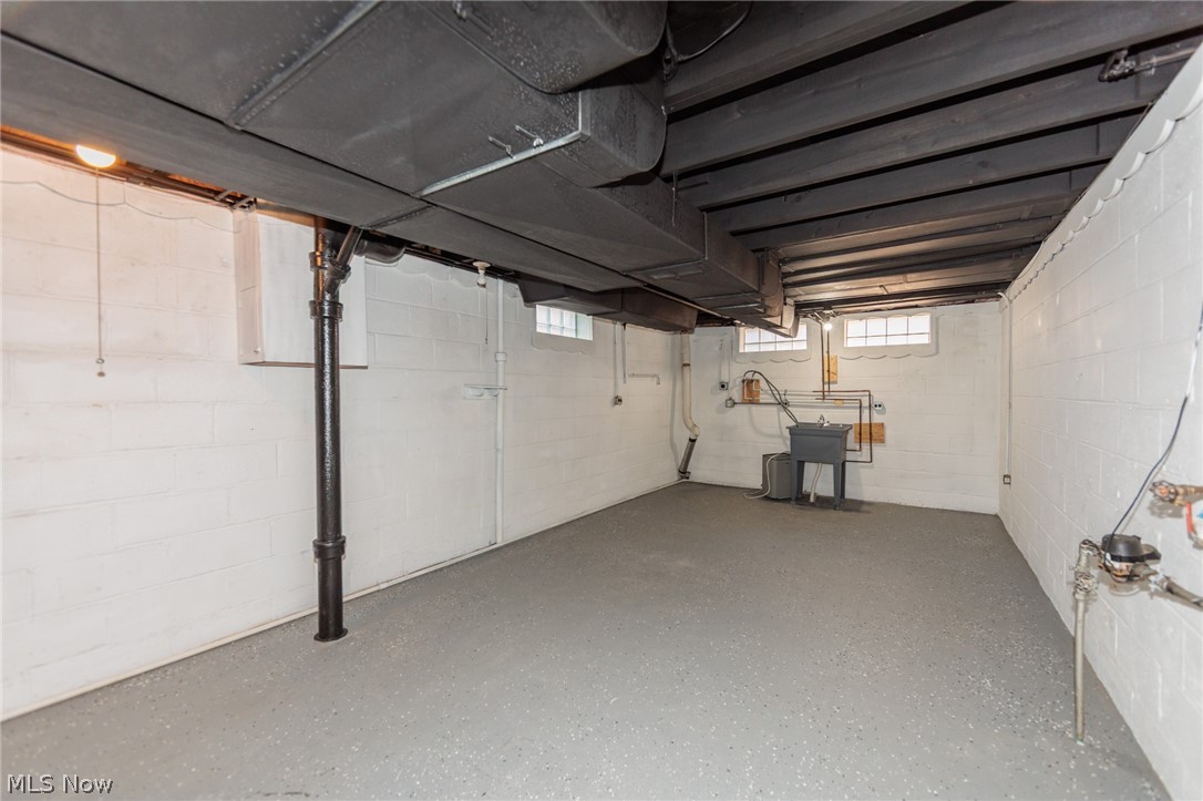 6004 Twin Lakes Drive Parma OH 44129