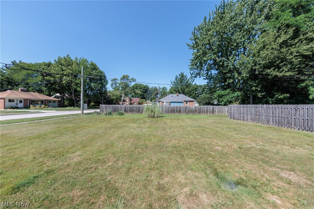 6004 Twin Lakes Drive Parma OH 44129