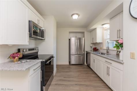 6004 Twin Lakes Drive Parma OH 44129
