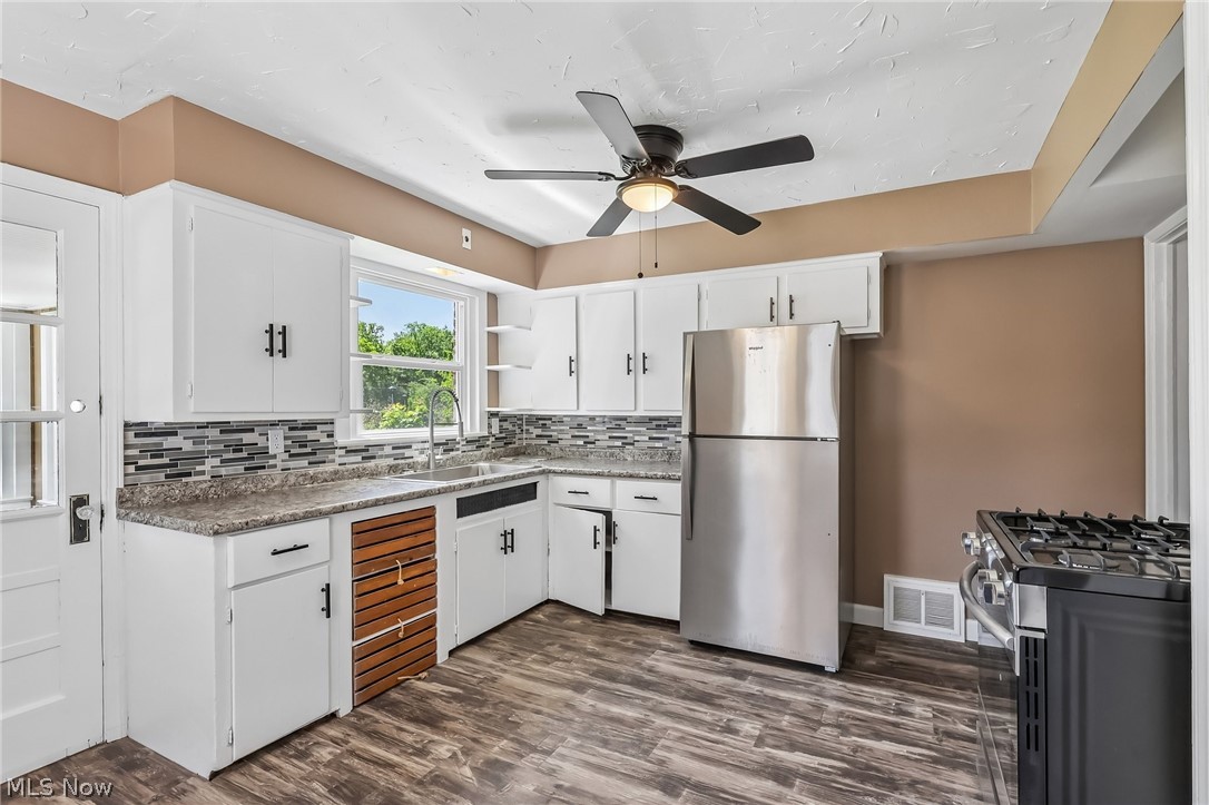 2052 N Taylor Road East Cleveland OH 44112