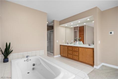 33008 Woodhaven Circle North Ridgeville OH 44039