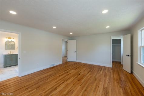 17606 Chagrin Boulevard Shaker Heights OH 44120