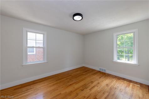 17606 Chagrin Boulevard Shaker Heights OH 44120