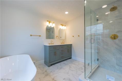 17606 Chagrin Boulevard Shaker Heights OH 44120